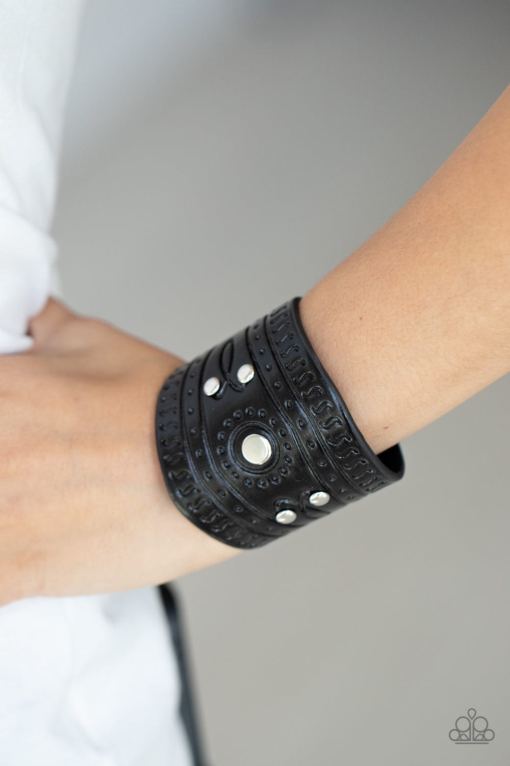 Orange County - Black leather bracelet - GODDESSBLINGS