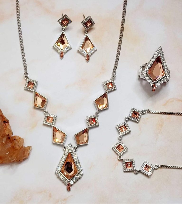 Sharp Showroom - Orange Necklace set